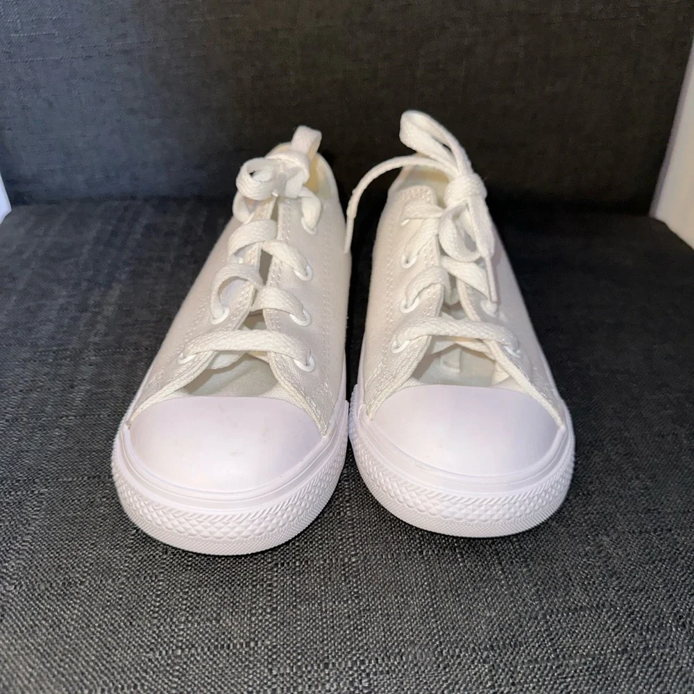 NWOT Converse Size 10 Unisex Classic‎ White Kids Sneakers